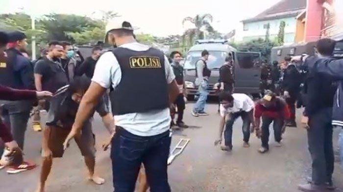 Kampung Narkoba Digerebek, 65 Orang Diamankan dan 1,5 Kg Sabu