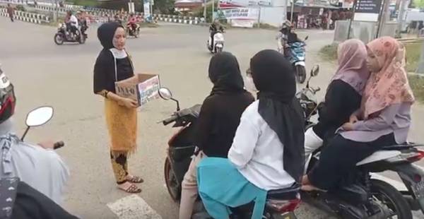 Gadis Aceh Galang Dana