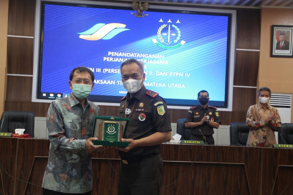 Kajatisu IBN Wiswantanu dengn Seger Budiarjo dir SDM PTPN 3