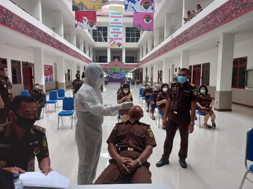 Antisipasi Covid Pasca Libur Lebaran, Seluruh Pegawai Kejati Sumut Rapid Antigen