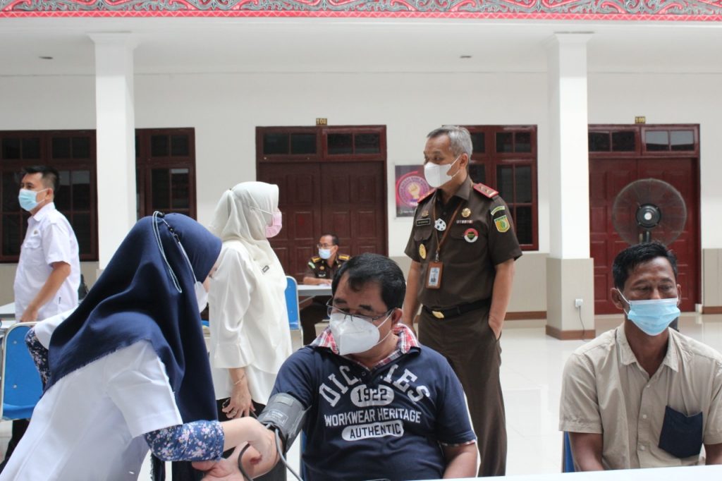 IBN Wiswantanu Fasilitasi 300 Vaksin Covid-19 Untuk Keluarga Kejati Sumut