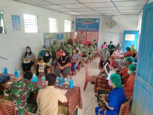 Cerdaskan Warga Desa, Satgas TMMD Kodim 0204/DS Gelar Binluh Kesehatan