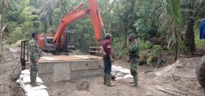 TMMD ke-111 Kodim 0204/DS, Cegah Longsor, Beckhoe Excavator Urug Tebing Jalan