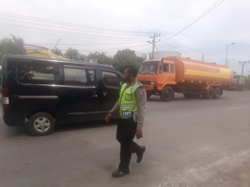 Dua Personil Sat Lantas Kejar Pelaku Pungli di Kawasan Pelabuhan