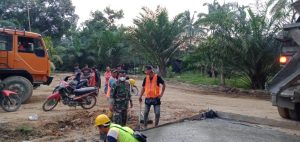 Pawas TMMD Kodim 0204/DS Cek Pengerjaan Jalan Konstruksi Cor Beton