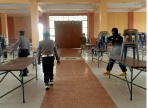 Brimob Polda Sumut Gencarkan Penyemprotan Disinfektan di Dairi