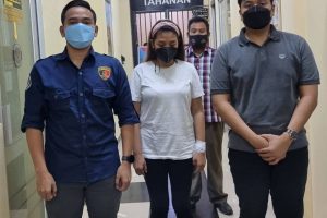 Astaga! Ibu Siksa Bayi Sendiri, Rekam Lalu Kirim ke Suami