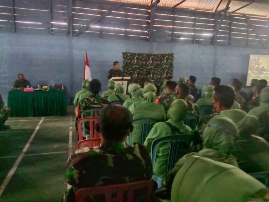 Anggota Kodim 0311/Pessel dan Persit KCK Cab LXV Dim 0311 Menerima Jam Komandan