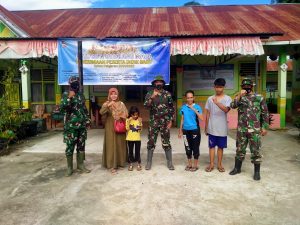 Anggota Satgas TMMDN Kodim 0306/50 Kota Laksanakan Komsos di Sekolah Dasar