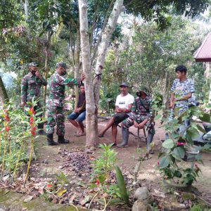 Personil TMMD/N ke 111 Lakukan Komunikasi Sosial di Waktu Senggang