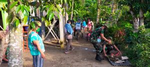 Songsong Harapan Baru, Emak-emak Antusias Bantu Satgas TMMD
