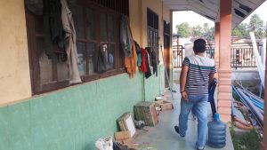 Pelaksana Proyek KOTAKU Kian “Nyeleneh”, SDN 7 Kualasimpang Jadi Mess Para Buruh