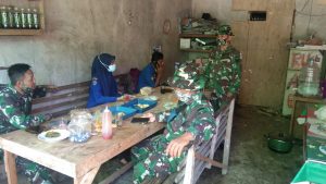 Personil Satgas TMMDN Kodim 0306/50 Kota Imbau Warga Waspadai Covid-19