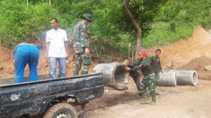 Pemasangan Gorong-gorong di Jalan Baru Telah Dimulai oleh Anggota Satgas
