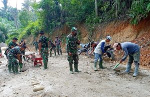 Hadir di Lokasi TMMD Kodim 0204/DS, Danramil 19/BP Selalu Pompa Semangat Bekerja Personel