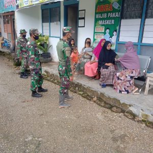 Anggota Satgas TMMD Bantu Pantau Kesehatan Warga Nagari