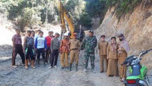 Aparat Nagari Ikut Serta Dalam Pemantauan Pembangunan Jalan Ke Nagari Maek