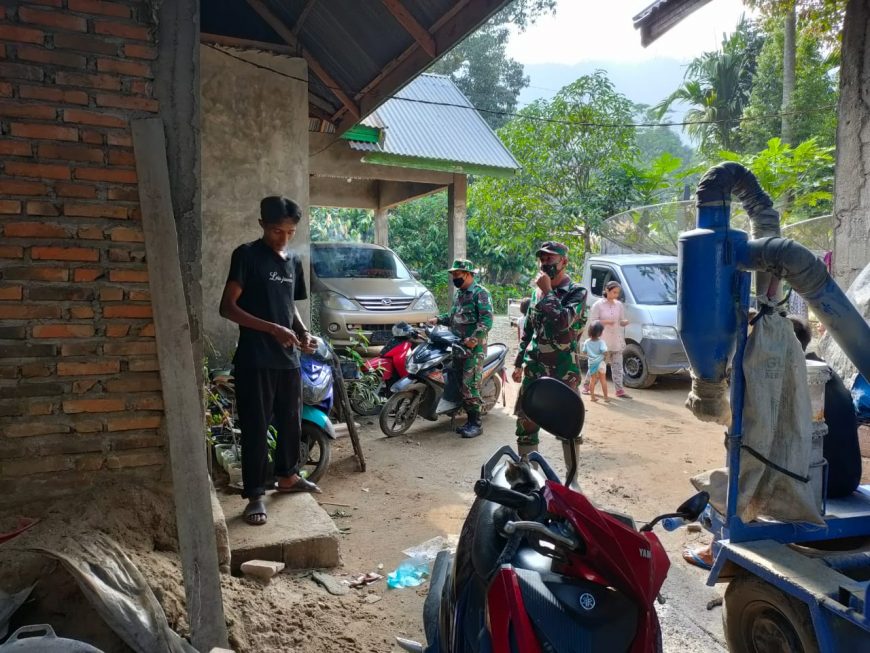 Personil Satgas TMMDN Kodim 0306/50 Kota Terus Lakukan Sosialisasi Pencegahan Covid 19 2 7 1 13
