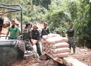 Semangat Pantang Menyerah Personil Satgas TMMD/N Kodim 0306/50 Kota