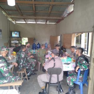 Personil Satgas TMMD/N Kodim 0306/50 Kota Ajak Warga Kembali Aktifkan Pos Kamling