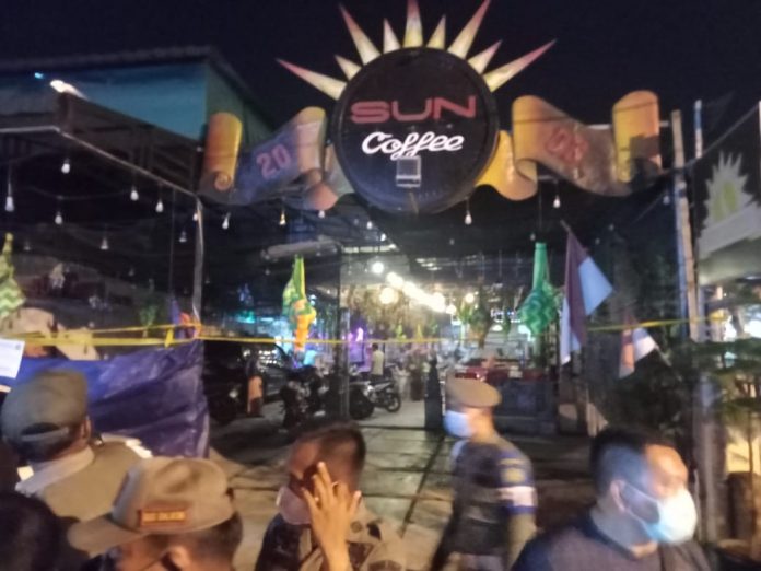 Tidak Patuhi PPKM Mikro, Tiga Cafe di Medan Disegel Petugas