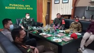 Dandim 0306/50 Kota Menyampaikan Paparan Mengenai TMMD/N ke 111 Kepada Danrem 032/wbr