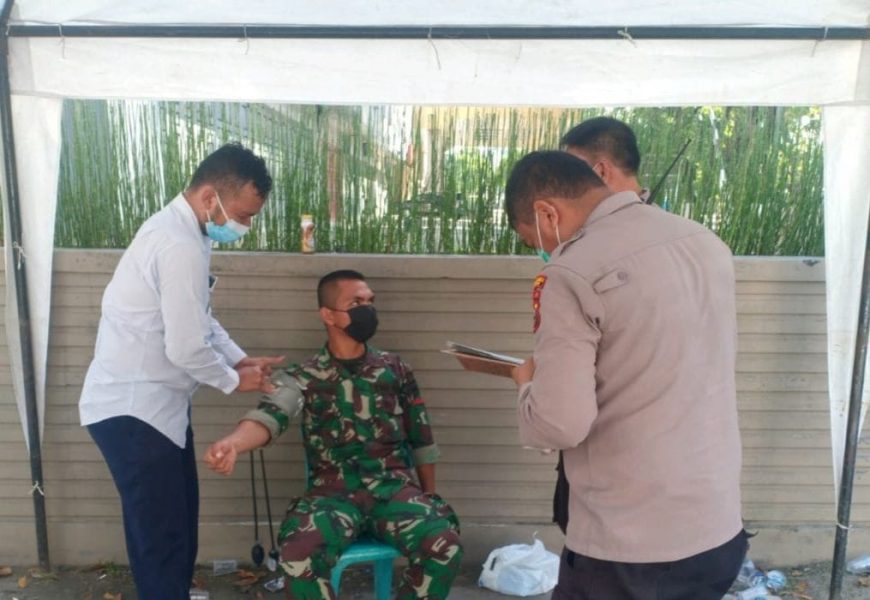 Prajurit Yonzipur 1/DD Disemprot Cairan Desinfektan dan Swab Antigen