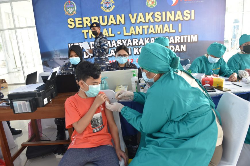 Vaksinasi Massal Kembali Dilakukan TNI AL kepada Masyarakat 2 IMG 20210718 WA0122