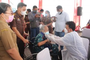 Gubsu Apresiasi Kejatisu, Adhyaksa Peduli Vaksinasi Tahap 2 Buat 1.850 Warga