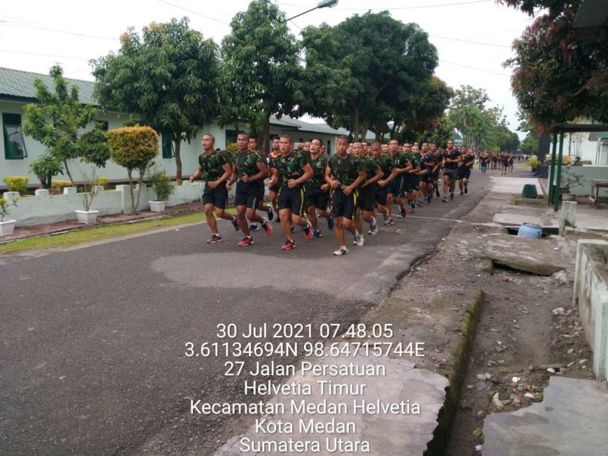 Tingkatkan Imun Tubuh, Prajurit Yonzipur 1/DD Laksanakan Lari Aerobik dan Oraum