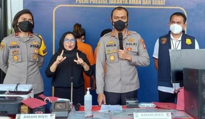 Palsukan sertifikat