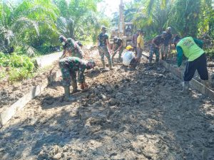 TMMD Kodim 0204/DS Tingkatkan Semangat Gotong Royong Warga Desa Mabar