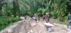 Kejar Kehilangan Waktu Akibat Hujan, Warga Antusias Bantu Satgas TMMD