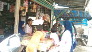 Edukasi Akan Pentingnya Prokes Oleh Personil Satgas TMMDN Kodim 0306/50 Kota Kepada Masyarakat