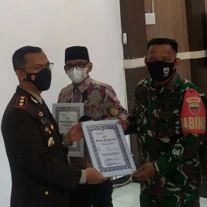 Anggota Satgas TMMDN Kodim 0306/50 Kota Terima Penghargaan dari Kapolres Kota Payakumbuh