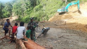 Anggota Satgas TMMD Berbagi Wawasan Dengan Anak-anak Nagari