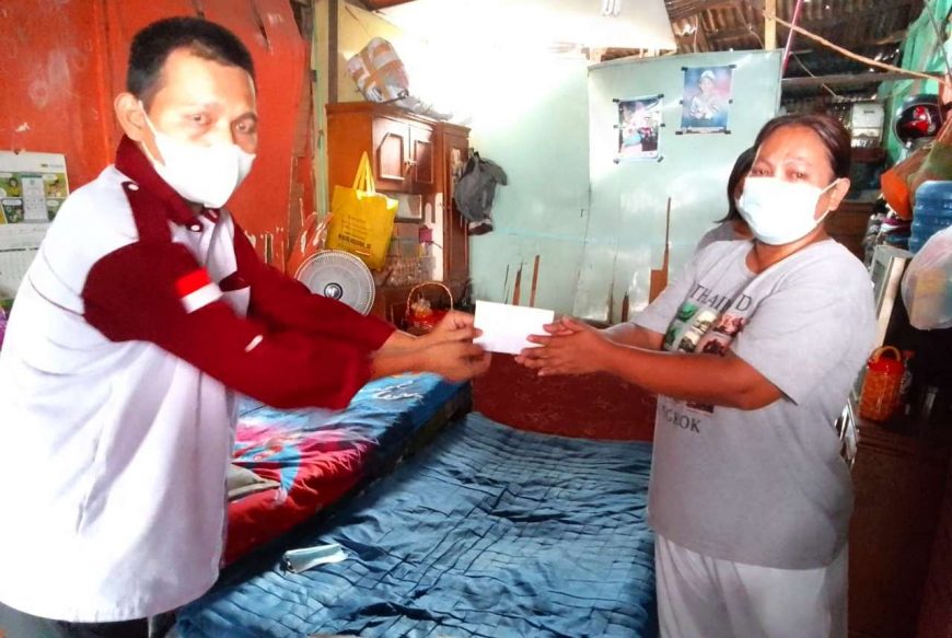 FKMN Serahkan  Tali Asih pada Korban Penembakan Perampokan Toko Emas di Simpang Limun
