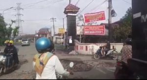 Warga Protes Jalan Menuju Kawasan Wisata Siombak Dirusaki Truk Sarat Muatan