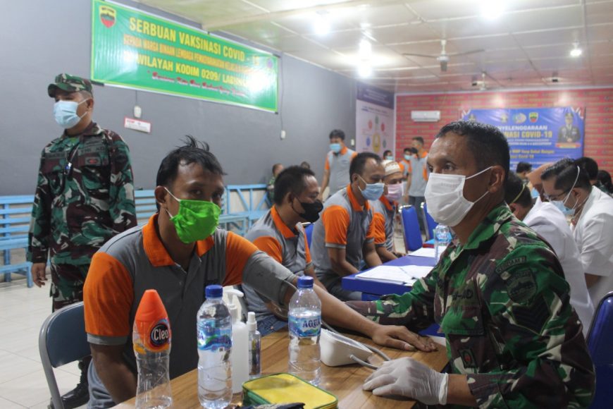 Perdana, Kodim 0209/LB Laksanakan Vaksinasi Di Lapas Rantauprapat 3 1 4