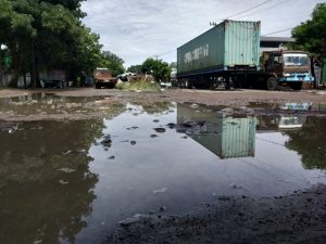 Infrastruktur PT KIM Tak Terawat, Jalan Aspal Bak Kubangan Kerbau