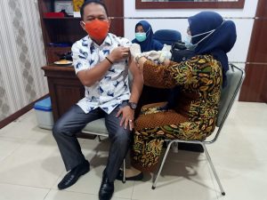 Anggota dan Pegawai Sekretariat DPRK Aceh Tamiang Divaksin