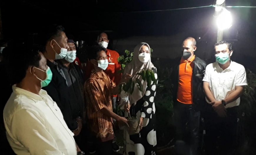 Darwati A Gani Bantu Ribuan Bibit Durian dan Jeruk Pada Kelompok Tani 2 IMG 20210930 WA0137