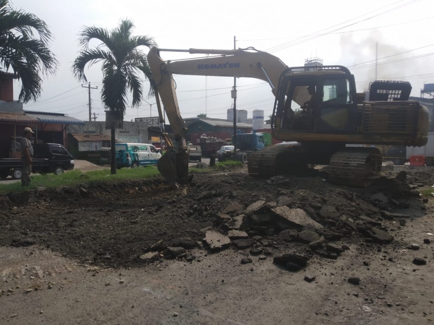 PT KIM Lakukan Perbaikan Jalan Rusak