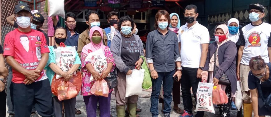 P4B Berbagi pada Pedagang Kaki Lima