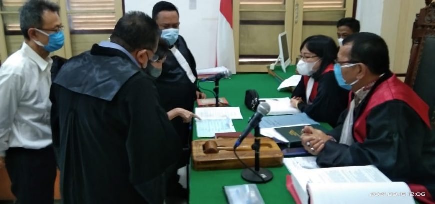 Saksi Anggur Vig ur