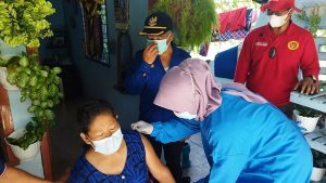 Vaksinator Keliling BIN Layani Warga Binjai