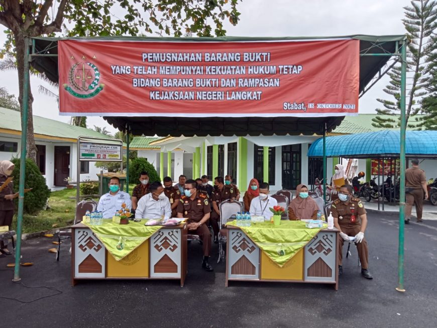 Kejari Langkat Musnahkan 61,11 Gram Ganja, 123,79 Gram Sabu dan 138 Butir Ineks 3 3
