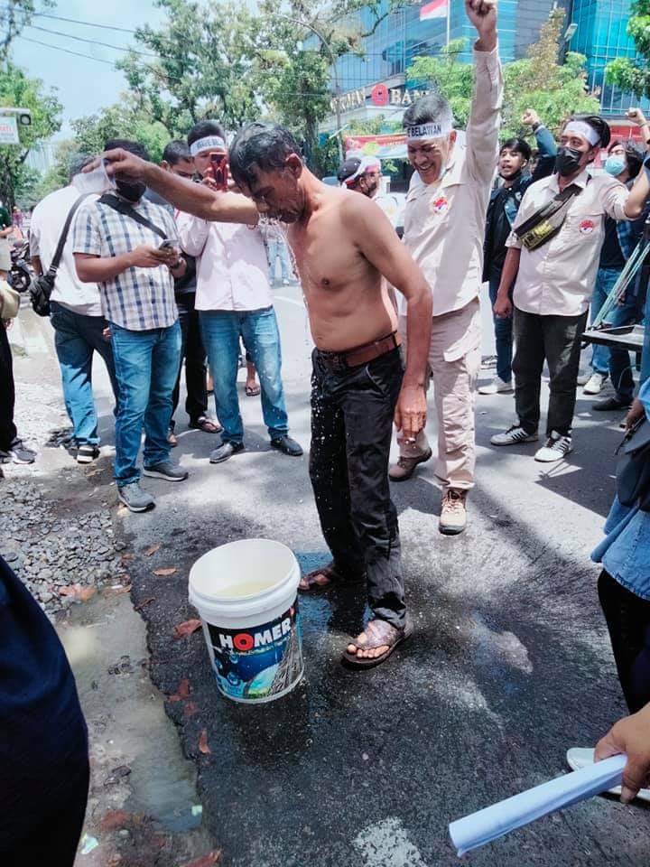 Aksi