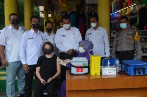 PUD Pasar Medan dan Polsek Medan Baru Gelar Vaksinasi di Pasar Petisah