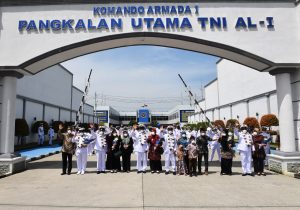 Kasal Serahkan Tali Asih 6 Personel Lantamal I Masuki Purna Bhakti
